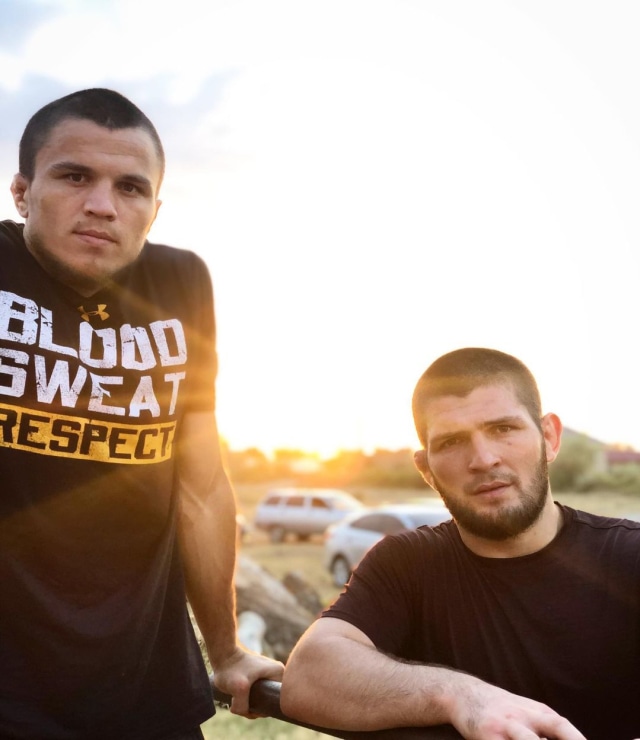 Petarung MMA, Umar Nurmagomedov bersama Khabib Nurmagomedov. Foto: Instagram/Umar Nurmagomedov