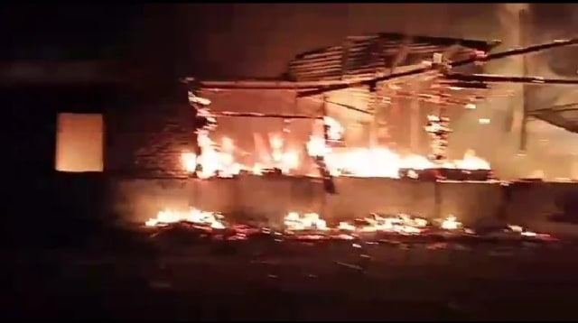Kebakaran rumah warga di Pasaman Barat. Foto: ist