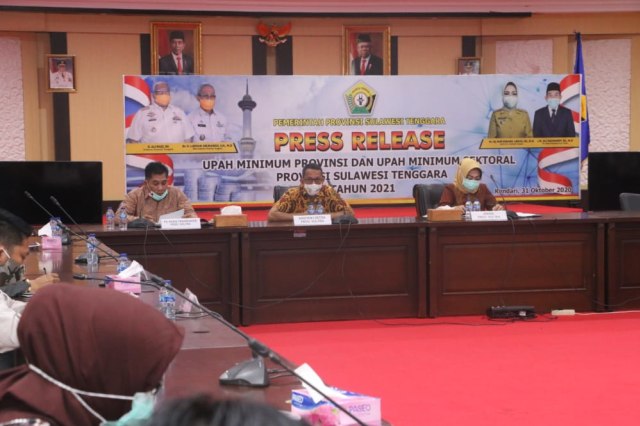 Pemerintah Provinsi Sulawesi Tenggara mengumumkan UMP tahun 2021 tidak mengalami kenaikan. Foto: Dok Kominfo Sultra.