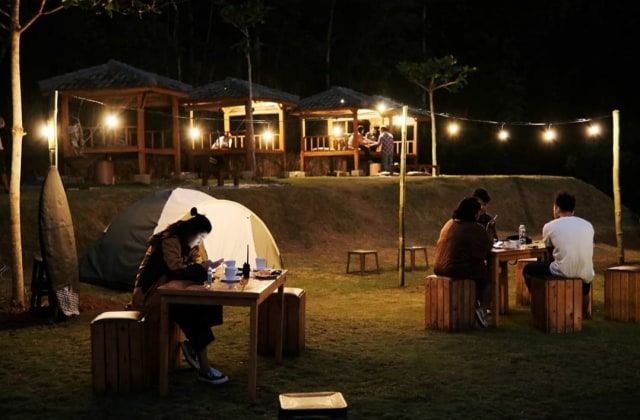Sensasi Camping Cantik di Urban Camp Malang (315850)