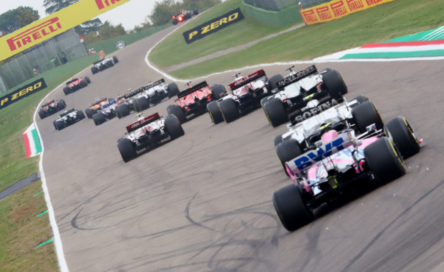 Sejumlah pebalap saat balapan F1 Grand Prix Emilia Romagna di Sirkuit Autodromo Enzo e Dino Ferrari, Imola, Italia. Foto: Davide Gennari/Poo/via REUTERS