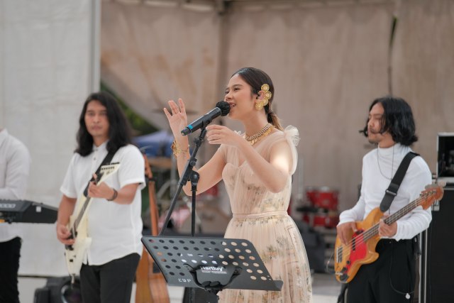 Aksi panggung Nadin Amizah di Prambanan Jazz 2020. Foto: Twitter/PrambananJazz