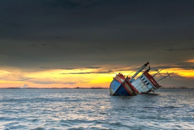 Perahu yang Ditumpangi 5 Orang Nelayan Mentawai Kecelakaan, 1 Meninggal (263910)