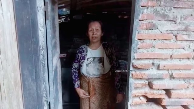 Video: Nenek ini Tercoret dari Penerima Bansos COVID-19 Pemkab Brebes (49382)