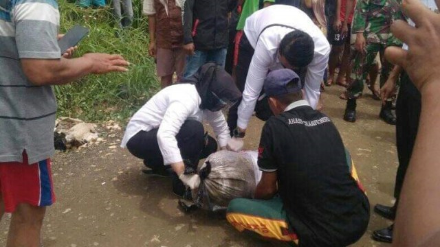 Mayat dalam karung ditemukan di Cibinong, Bogor. Foto: Dok. Istimewa