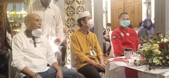 Gibran dan Habib HM bangkitkan Solo dari pandemi dengan menerapkan protokol kesehatan terutama saat sedang berbagi, dan Gibran lebih mengedepankan virtual saat berkampanye