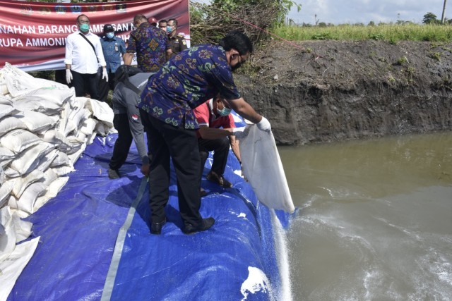 Bisa Picu Ledakan Dahsyat, Kejagung Musnahkan 92,625 Ton Amonium Nitrat di Bali (25914)