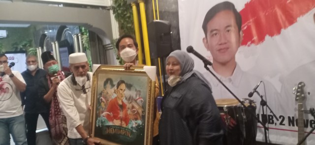 Peci Restu Habib HM Kepada Gibran Rakabuming (315791)
