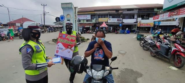 Polres Sekadau Kedepankan Kampanye Protokol Kesehatan saat Operasi Zebra (8356)