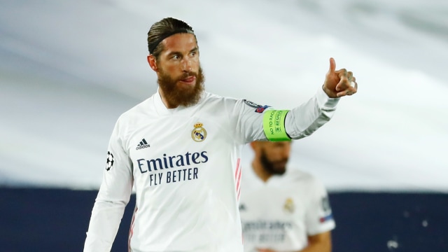 Sergio Ramos dari Real Madrid melakukan selebrasi mencetak gol. Foto: JUAN MEDINA/REUTERS