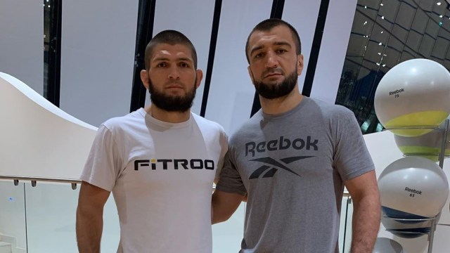 Petarung UFC Abubakar Nurmagomedov (kanan) bersama Khabib Nurmagomedov.
 Foto: Instagram/@abubakar-nurmagomedov