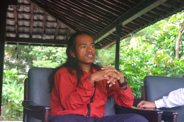 Muhammad Maahir Abdulloh saat menceritakan penjelajahannya keliling Indonesia menggunakan sepeda | Foto: Sidik Aryono/Lampung Geh