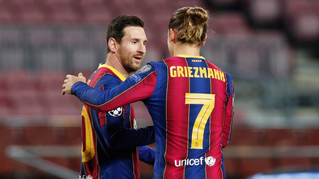 Pemain Barcelona, Messi dan Antoine Griezmann. Foto: ALBERT GEA/REUTERS