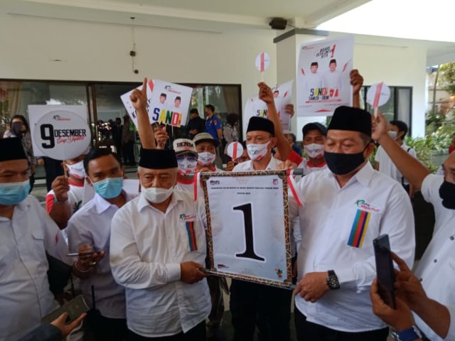 Calon Bupati Malang Nomor Urut 1 Janji Sejahterakan Guru (41862)