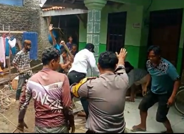 Babi Hutan Serang dan Rusak Rumah Warga di Majalengka (100138)