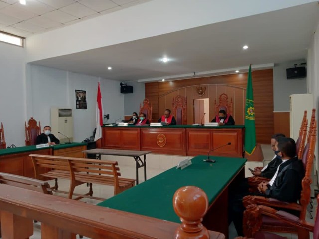 Susana dalam ruang sidang Pengadilan Negeri Tipikor Manokwari. Foto istimewa