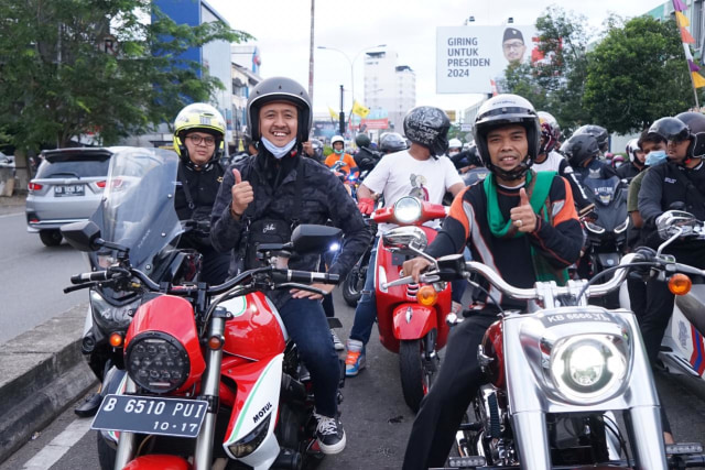 Foto: UAS Keliling Pontianak Naik Moge Harley Davidson (75769)
