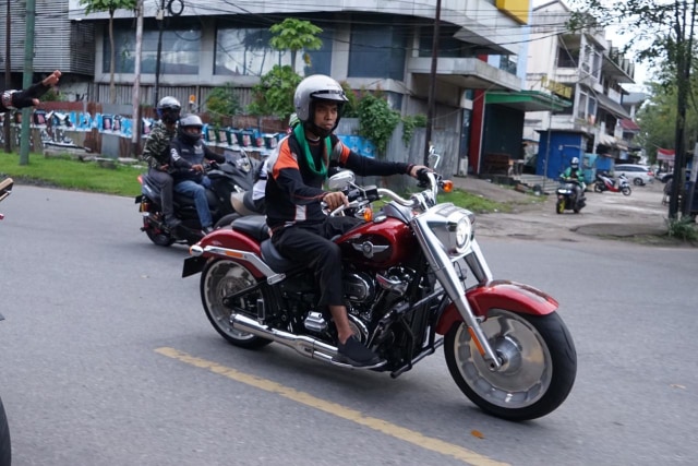 Foto: UAS Keliling Pontianak Naik Moge Harley Davidson (75773)