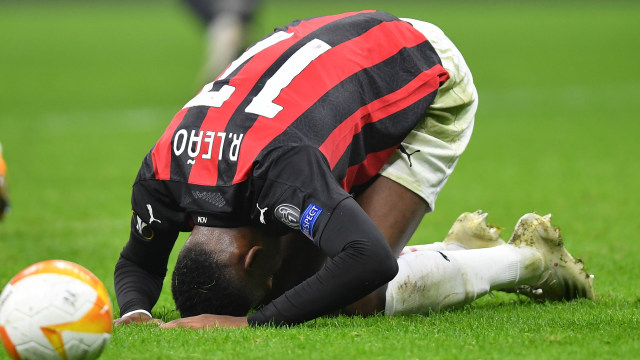 Ekspresi pemain AC Milan Rafael Leao usai melawan Lille. Foto: DANIELE MASCOLO/REUTERS