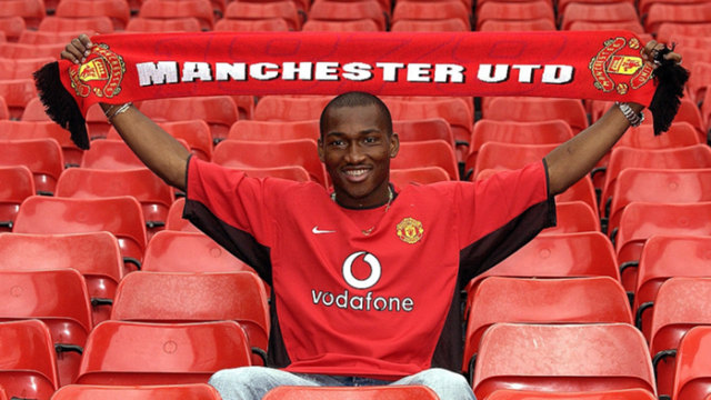 Eric Djemba-Djemba mantan gelandang Manchester United yang berhasil medapatkan Piala FA 2003/2004 dan Piala Super Inggris 2004. Foto: Getty Images