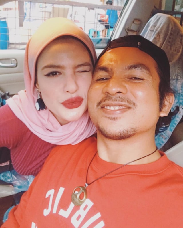 Ricky Komo dan istrinya. Foto: Instagram @komoricky