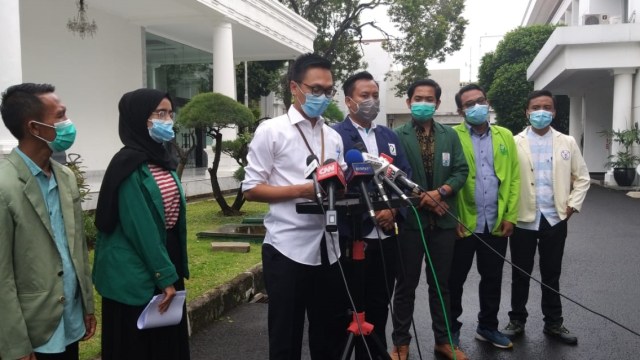 Dewan Eksekutif Mahasiswa Perguruan Tinggi Keagamaan Islam bertemu dengan Stafsus Milenial Aminuddin Ma'ruf di Kompleks Istana Kepresidenan, Jakarta. Foto: Dok. Istimewa