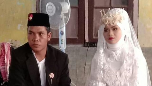 Seorang pria di Lombok Tengah menikahi janda dengan mas kawin segelas air putih. Foto: Dok. Istimewa