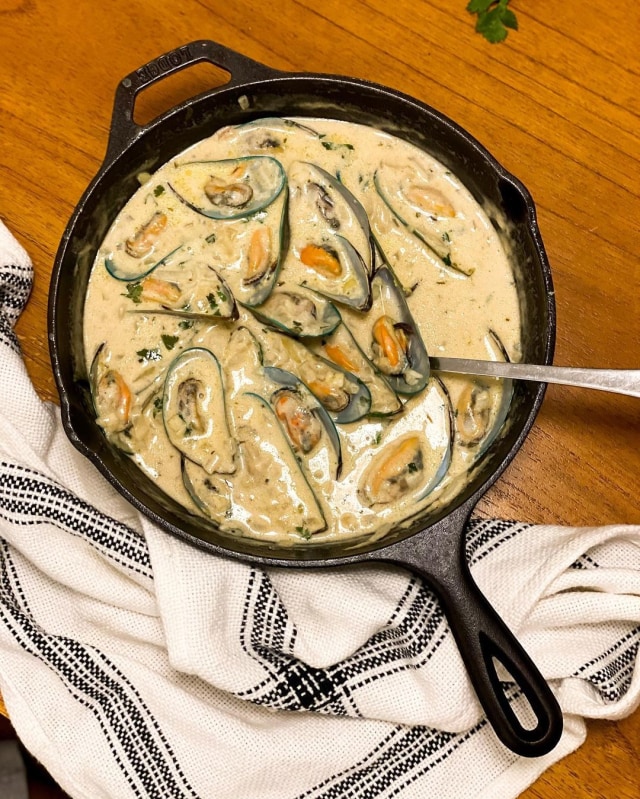 Mussels Lemon Garlic Butter Sauce ala Enno Lerian. Foto: Instagram @ennolerian