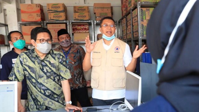 Kemendes PDTT Abdul Halim Iskandar dan Gubernur NTB Zulkieflimansyah di Mataram, NTB. Foto: Dok. Kemendes PDTT