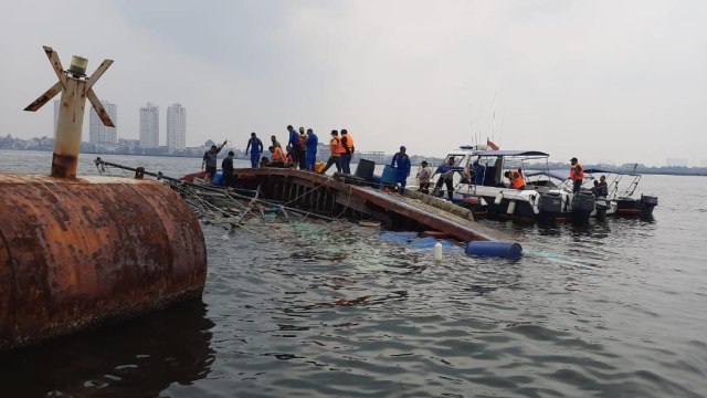SAR Gabungan Berhasil Temukan 1 ABK KM Bina Rejeki yang Hilang Tenggelam (588161)