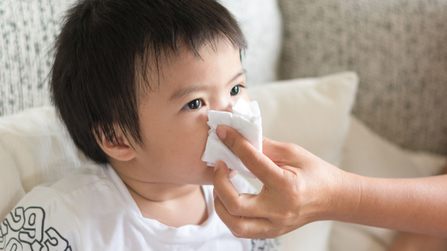 Ilustrasi anak balita mengalami infuenza atau flu. Foto: Shutter Stock