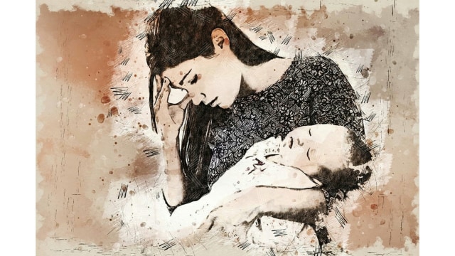 Woman with postpartum depression holding baby. Foto: Nusa Daily