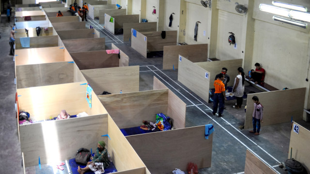 Suasana bilik pengungsian di Desa Deyangan, Magelang, Jawa Tengah,  Foto: AGUNG SUPRIYANTO/AFP