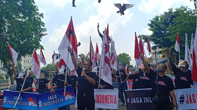 Sambut Hari Pahlawan, Ratusan Pemuda Kibarkan Bendera Merah Putih (89026)