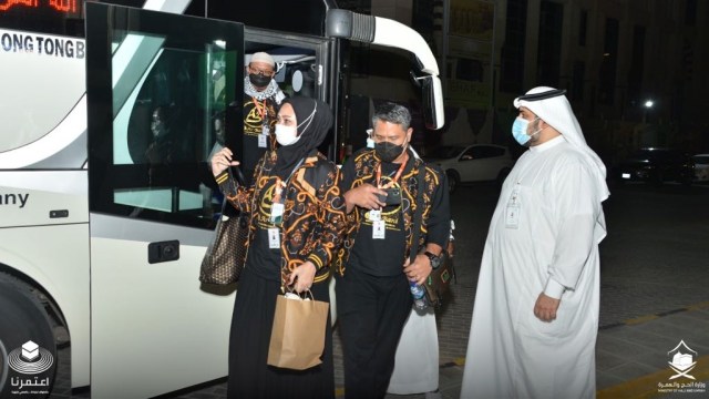 Jemaah umrah Indonesia kloter 3 tiba di hotel di Makkah, Minggu (8/11/2020). Foto: Kementerian Haji Arab Saudi