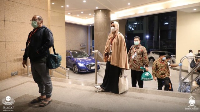 Jemaah umrah Indonesia kloter 3 tiba di hotel di Makkah, Minggu (8/11/2020). Foto: Kementerian Haji Arab Saudi