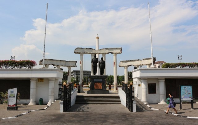 Tugu Pahlawan, salah satu tempat bersejarah untuk mengenang Hari Pahlawan. Foto: Kemendikbud