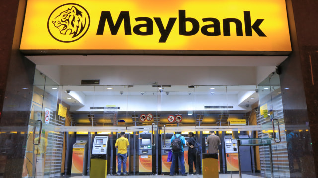 Ilustrasi layanan ATM dari Maybank. Foto: Shutter Stock