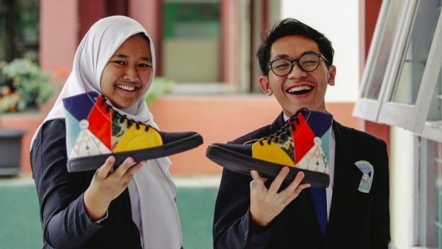 Pelajar SMA Raih Medali Emas Ciptakan Sepatu Ramah Lingkungan dari Kain Perca (5512)