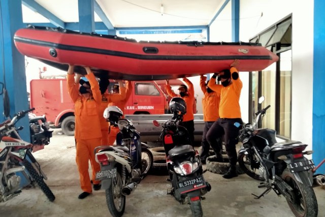 Tim Rescue Pos Siaga SAR Bireuen bergerak untuk melakukan pencarian terhadap warga yang dilaporkan hilang terseret arus di sungai. Foto: Basarnas Banda Aceh 