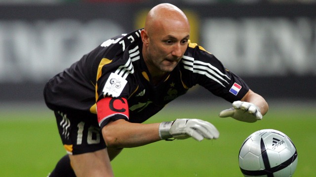 Fabien Barthez, mantan kiper Manchester United. Foto: DAMIEN MEYER/AFP