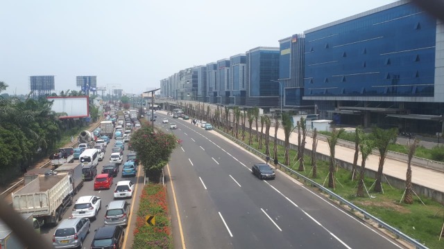 Kemacetan di tol bandara Soekarno Hatta. Foto: Aditia Noviansyah/kumparan