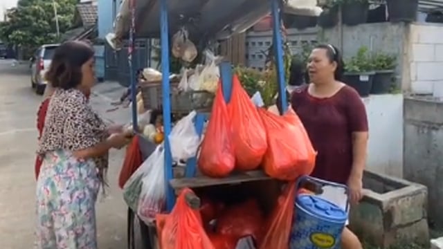 Pedagang Sayur Keliling Pakai Bahasa Korea, Ibu-Iibu Auto Keluar (56936)