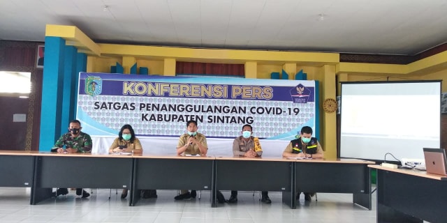 Press release perkembangan COVID-19 oleh Satga Penanganan COVID-19 Kabupaten Sintang. (Foto; Yusrizal)