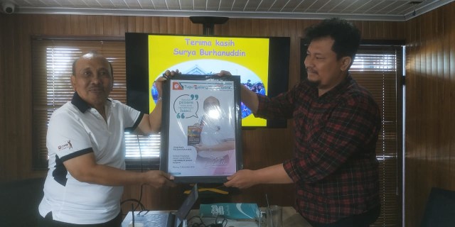 Surya Burhanuddin Berbagi Kisah Sukses dengan Jurnalis Tugu Malang ID (368100)