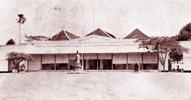 Gedung Agung Yogyakarta tempat Oemiyah dan Ngaisyah menurunkan bendera Jepang pada September 1945. Foto: historia.id