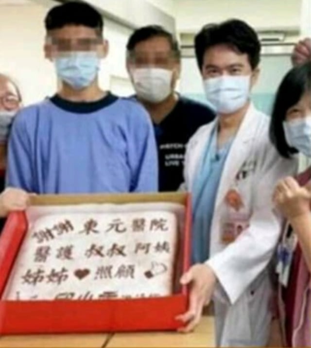 Viral remaja 18 tahun bermarga Chiu sadar usai dengar kata ayam goreng setelah koma selama 62 hari. (Foto: Facebook/Sudut Wawasan)