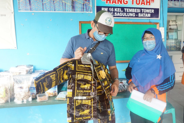 Kelompok Perempuan Kreatif Mandiri (KPKM) di Desa Binaan Panaran, Kelurahan Tembesi, Riau, yang mendapatkan pembinaan dan pelatihan UMKM dari PGN. Foto: dok. PGN