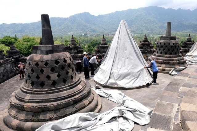 Status Gunung Merapi Siaga, Candi Borobudur Ditutup Terpal (15200)