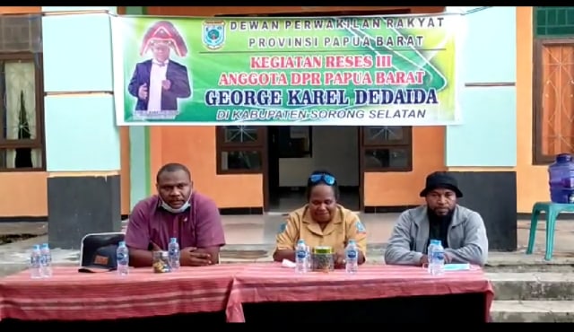 Tampakanggota DPRDPB jalur Otsus berdialog dengan masyarakat Distrik Konda